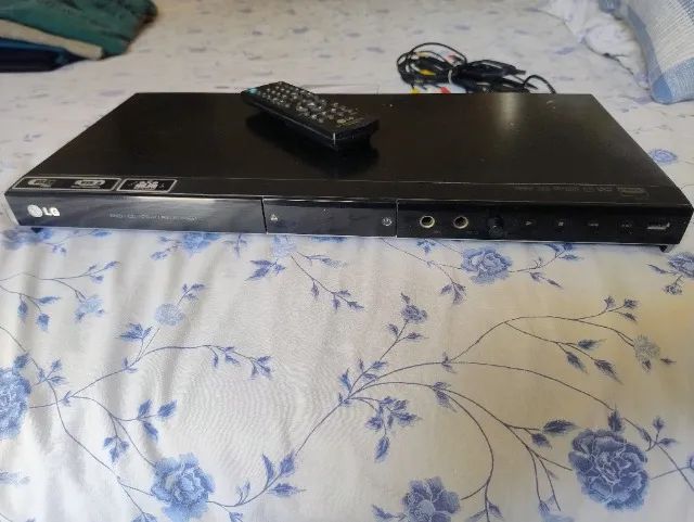 DVD Player LG586 com entrada USB e 2 entradas para karaokê