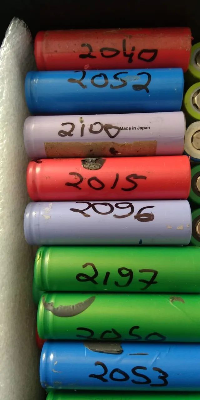 conjunto de 6 baterias de lítio de 2000mAh modelo 18650 recarregáveis