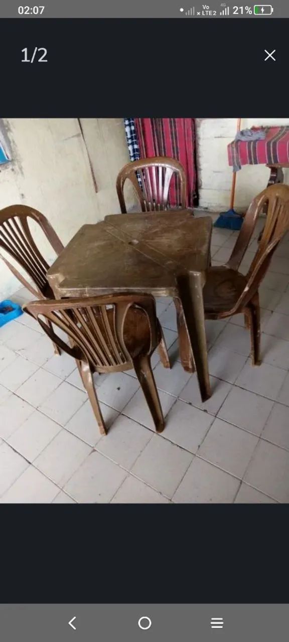 Venda de mesa com 4 cadeiras 