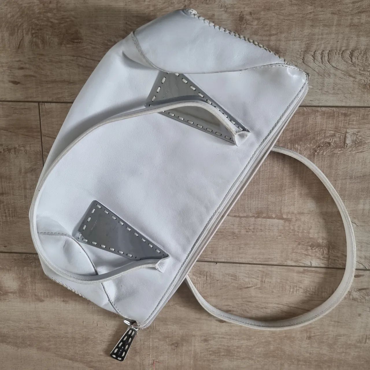 Bolsa de mão branca com detalhes luz da lua original  - Foto 4