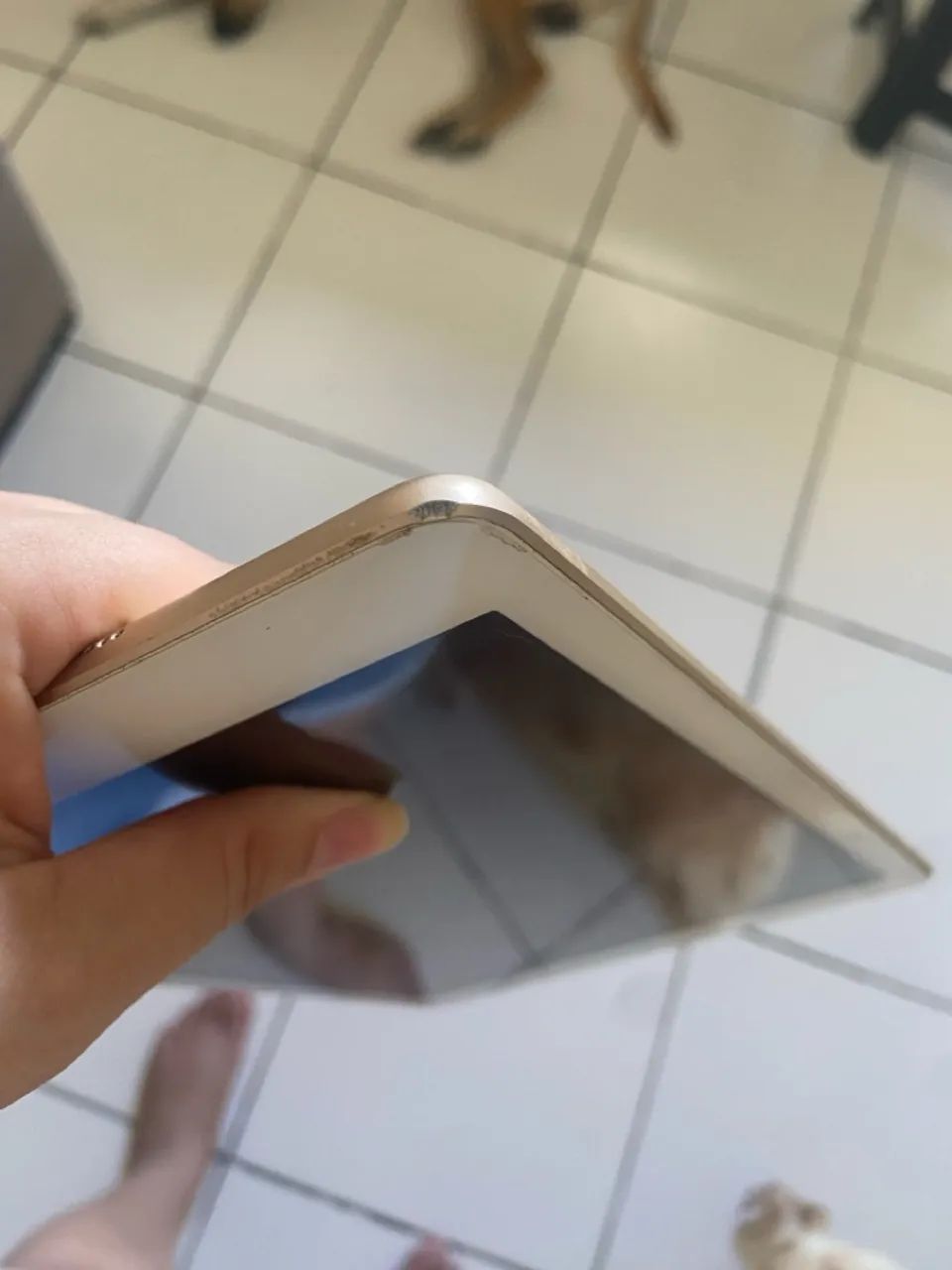 iPad 5a geração- 128gb de armazenamento Dourado - Foto 2