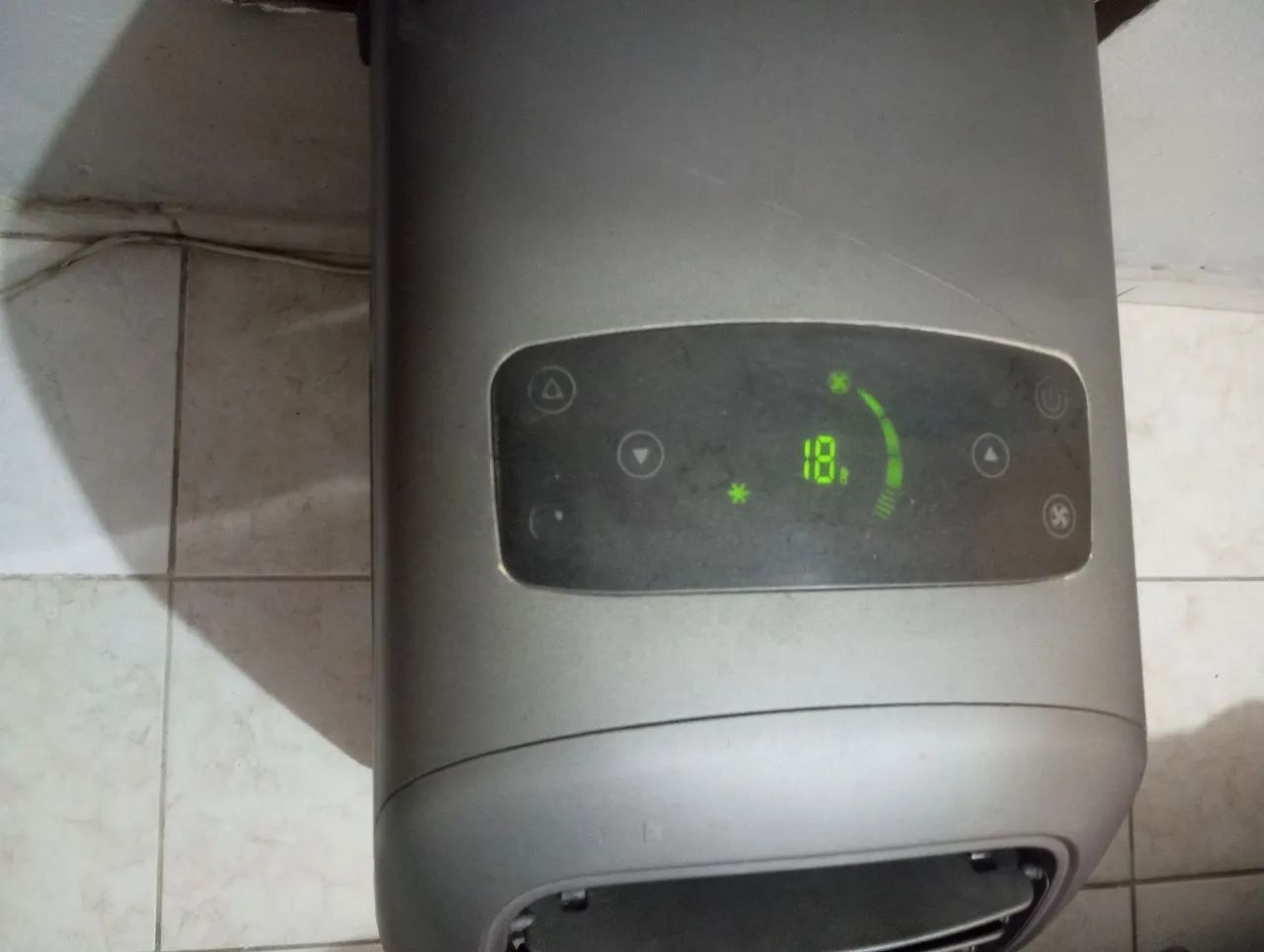 Ar Condicionado Portátil - Ótimo Estado de conservação de 11 000 BTUs gelando  - Foto 3