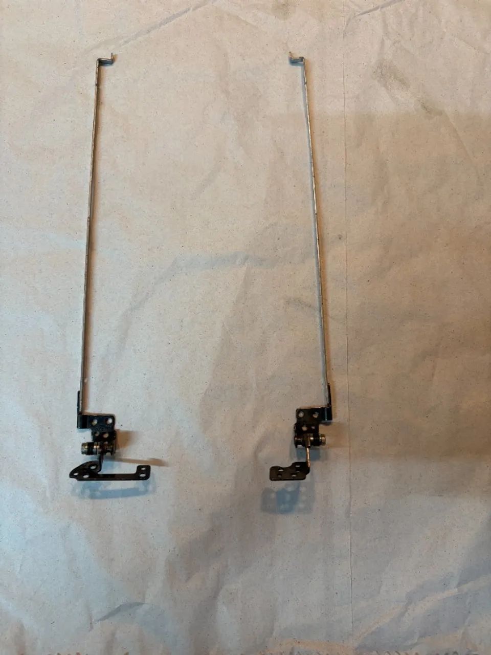 Par de dobradiças para notebook HP Leia