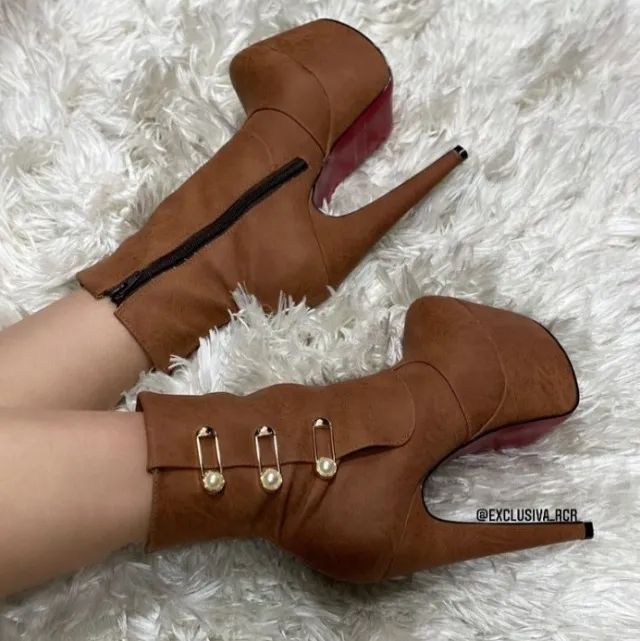 BOTA (EXCLUSIVARCR) SEM USO TAMANHO 36