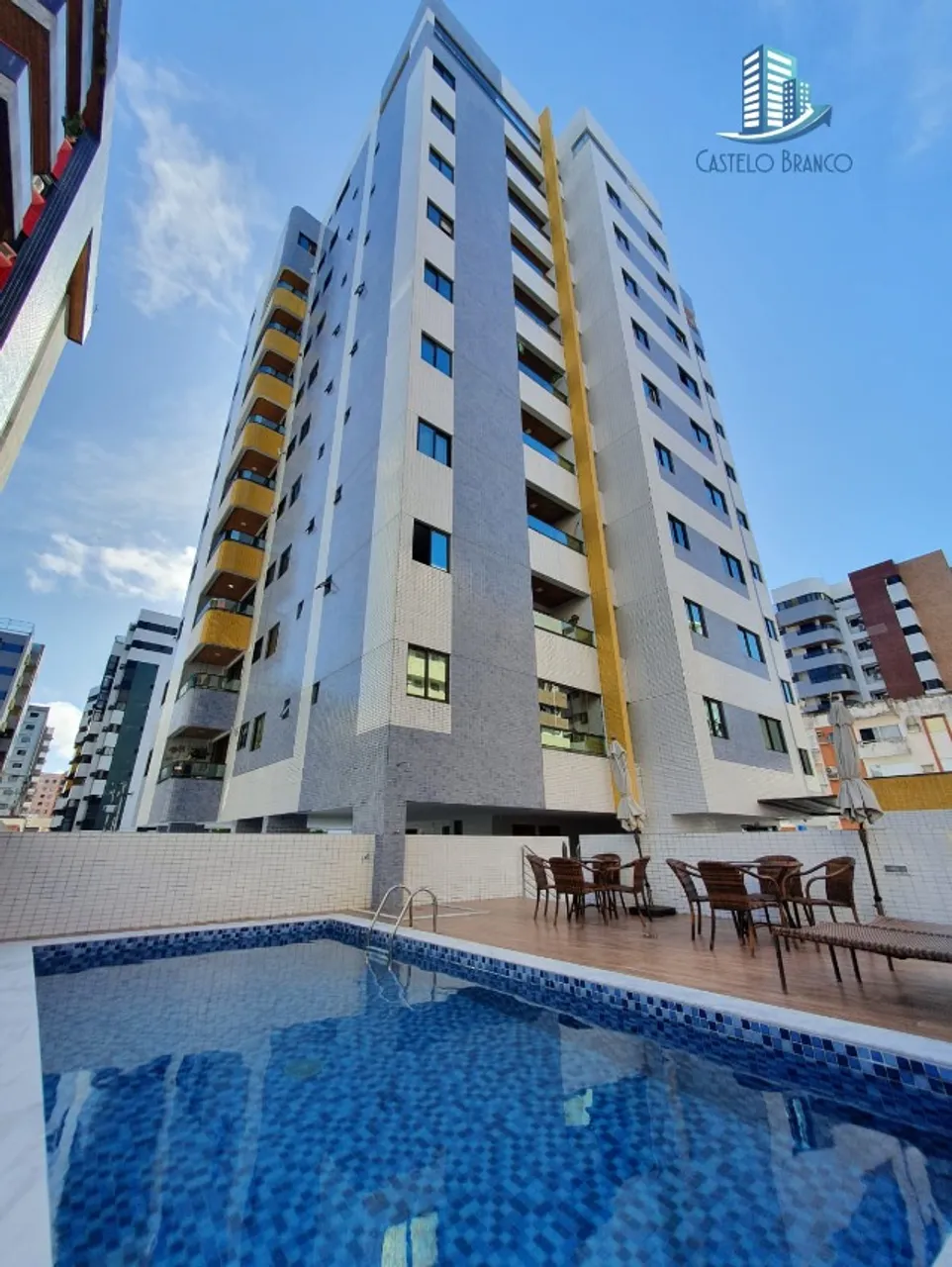 ALUGUEL - Apartamento com varanda, 2 quartos, sem mobília - Jatiúca.