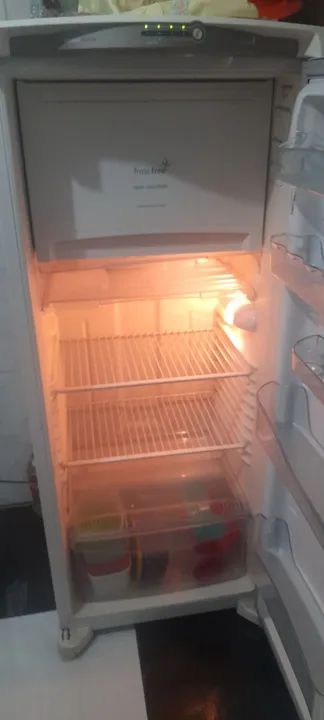 Geladeira Branca em Ótimo Estado  - Foto 3