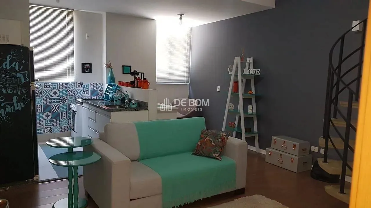 Apartamento cobertura à venda no centro de Poços, totalmente mobiliado, com área útil de 6