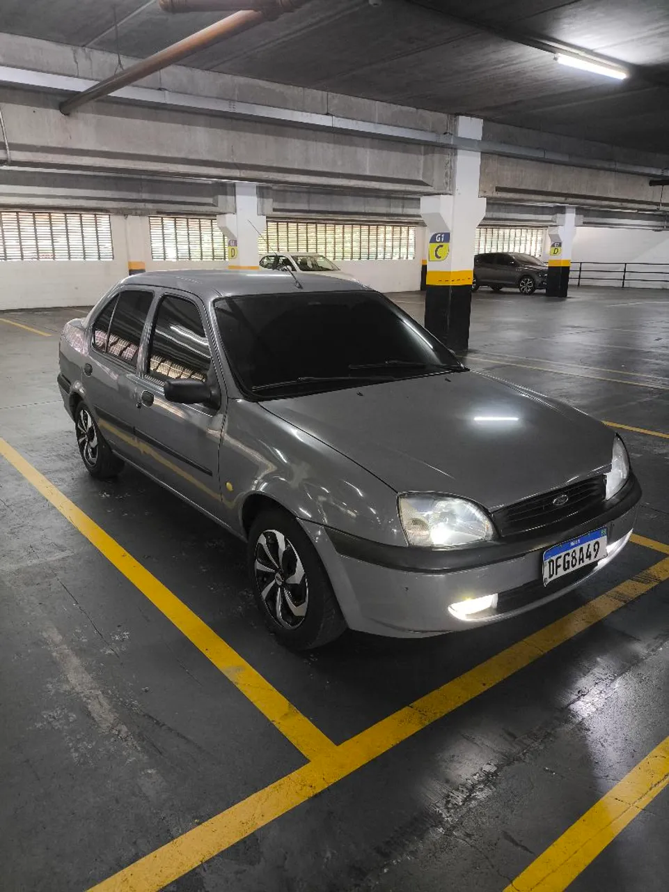 Vendo ou troco , Ford fiesta Sedan ano 2002 completo , 1.0 8v Zetec Rocan