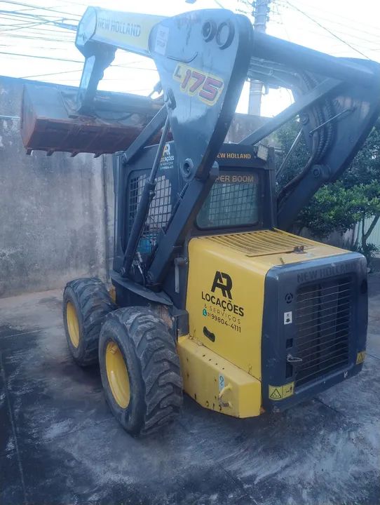 Mini Carregadeira New Holland L175 - Foto 3
