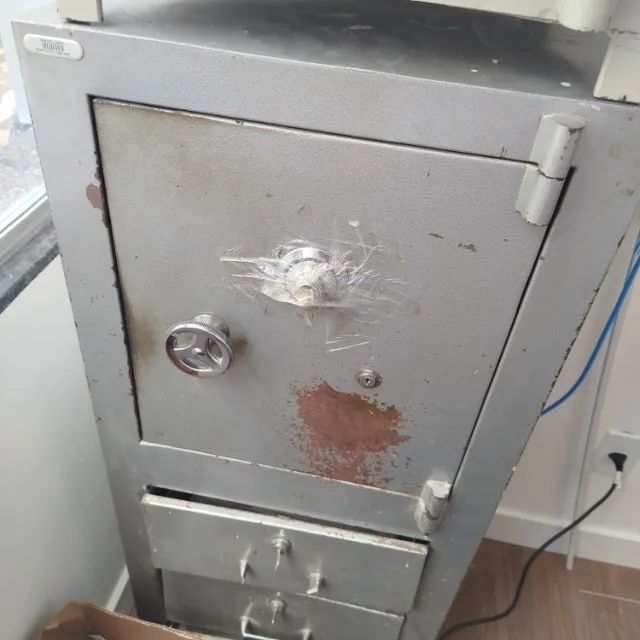 COFRE DE FERRO (ACEITA OFERTA)