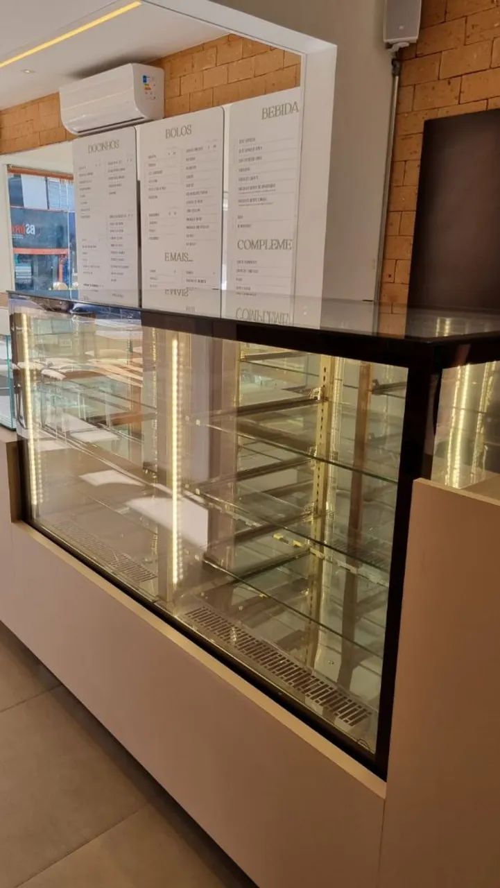 Vitrine refrigerada Gelopar para exposição bolos e alimentos - Foto 2