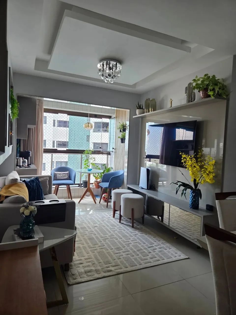 Apartamento 3 Quartos Reformado com Vista Mar em Candeias