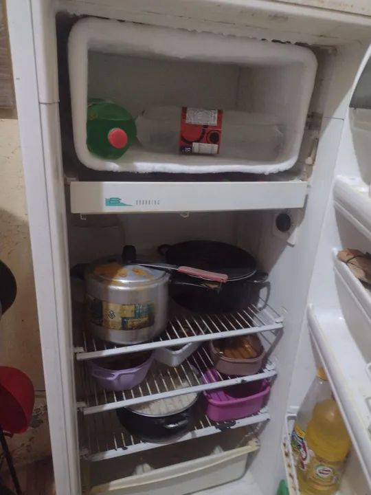 Geladeira Frost Free Usada, mais gelando muito bem - Foto 4