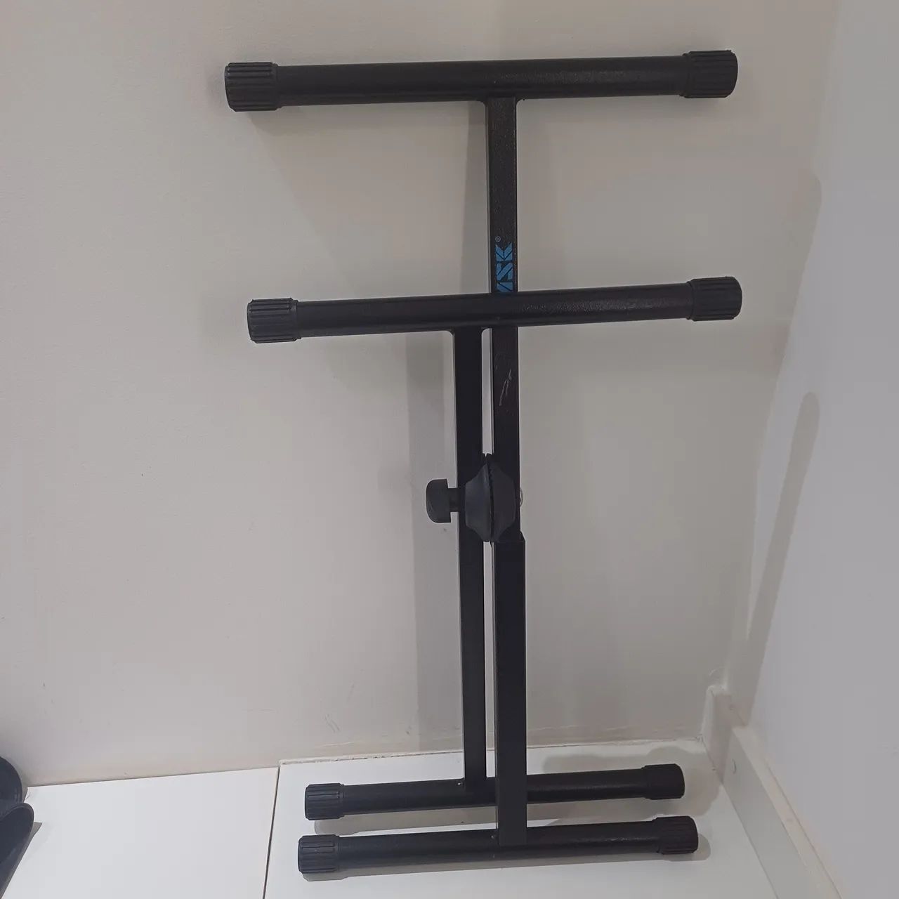 Suporte para amplificador e sanfona