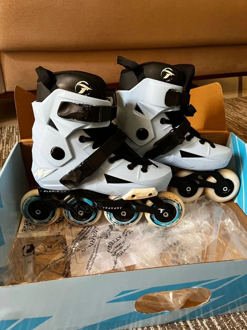 PATINS REVOLT TRAXART + Acessórios 