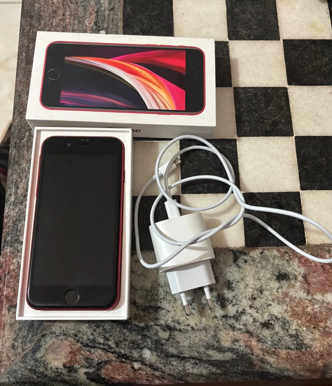 iPhone SE todo original valor 700 reais