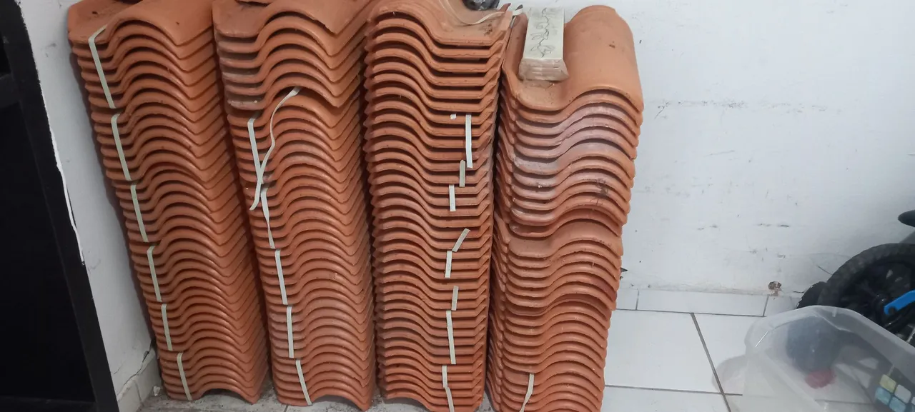 Telhas de cerâmica.