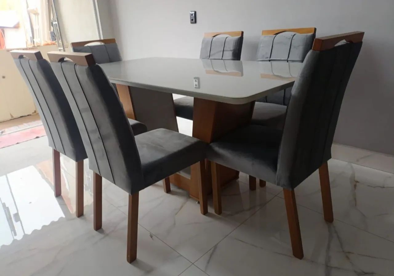 Mesa de jantar com 6 cadeiras em madeira 
