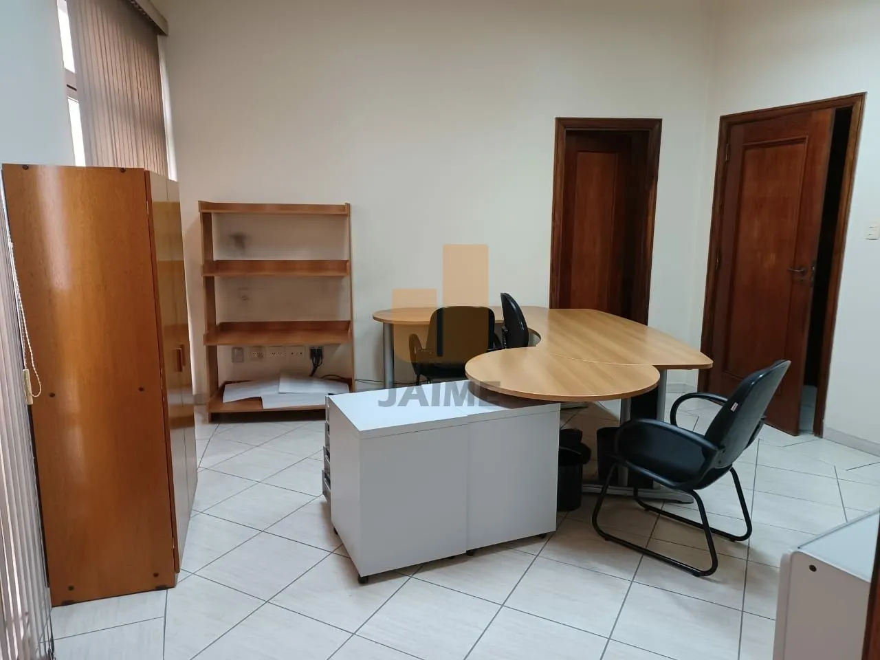 Salas comerciais reformadas, 136 m2, próximo ao Metrô Anhagabaú.