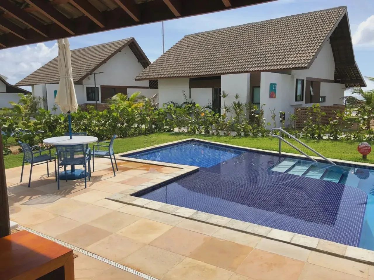 Excelente bangalô mobiliado na Praia do Cupe próximo à Porto de Galinhas, com 146m² de áre