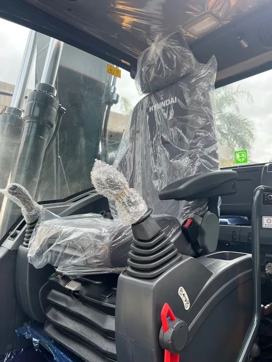 ESCAVADEIRA ano2025 HYUNDAI R220 ANO 2025 - Foto 3