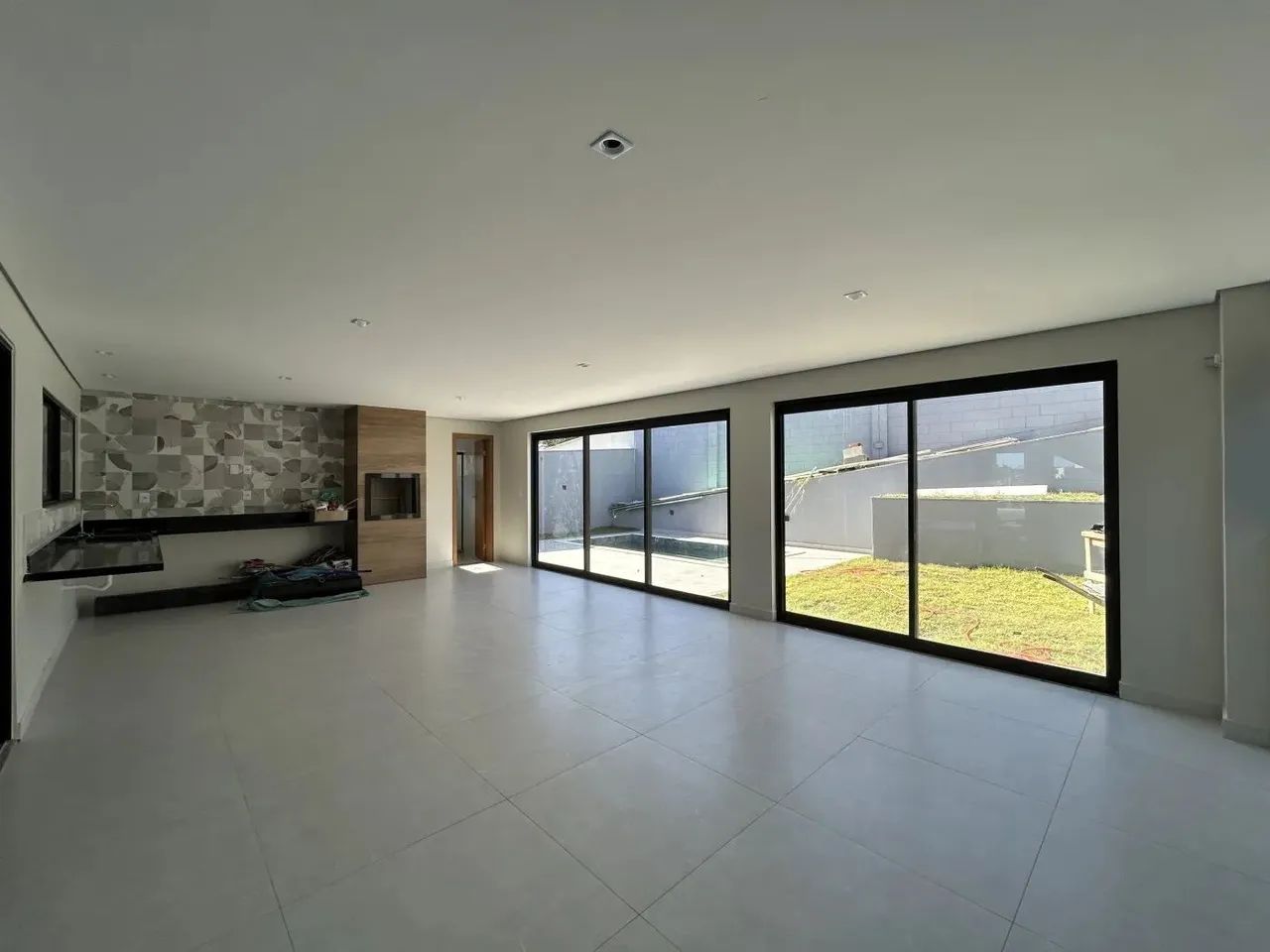 Casa para Venda em Rio das Ostras, Alphaville, 3 dormitórios, 3 suítes, 6 banheiros, 4 vag - Foto 3