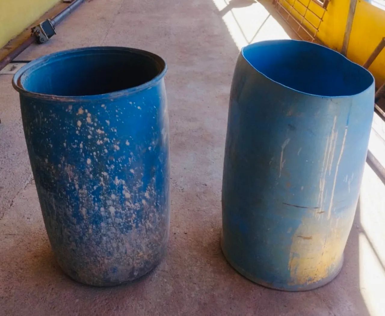 Vendo ESTANTES, PALETEIRA, CARRINHO DE CARGA e TAMBOR de 200l - Foto 5