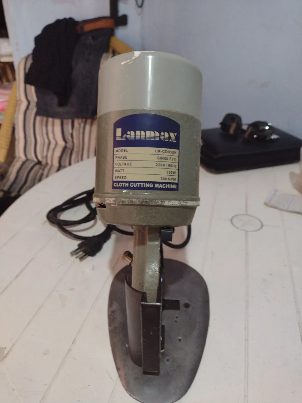 Máquina de cortar tecido