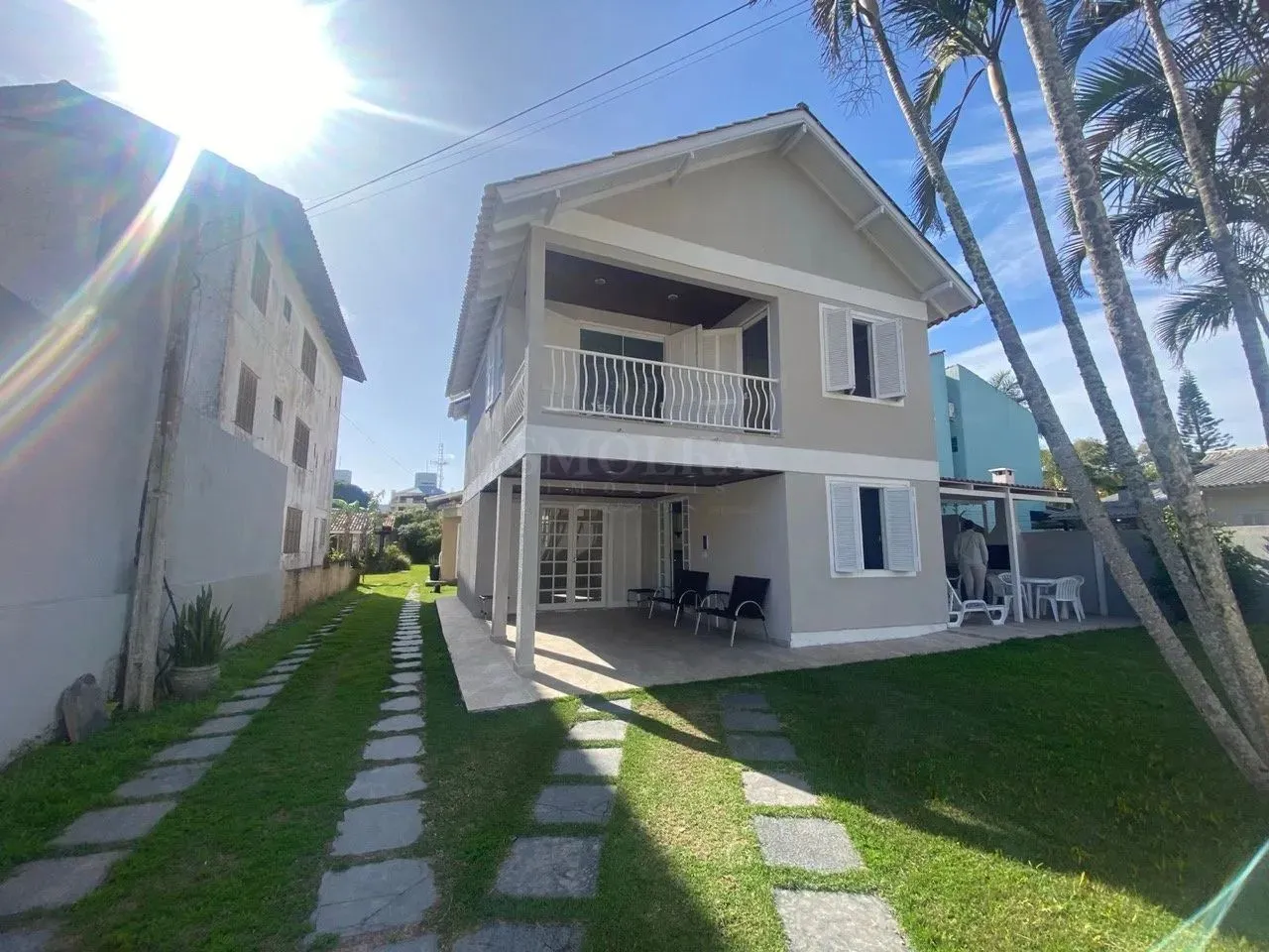 Linda Casa Para Locação Anual em Ingleses, Próximo à Praça e Praia