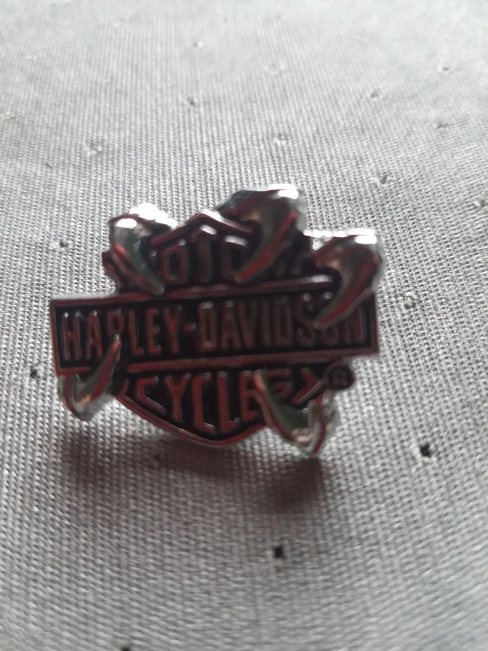 Pin Harley-Davidson com garras
