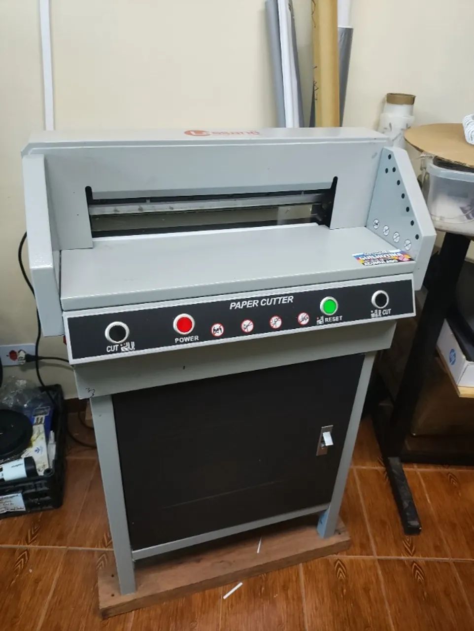 Aceito proposta! Guilhotina Elétrica Lassane 450 V+ 45cm + faca reserva
