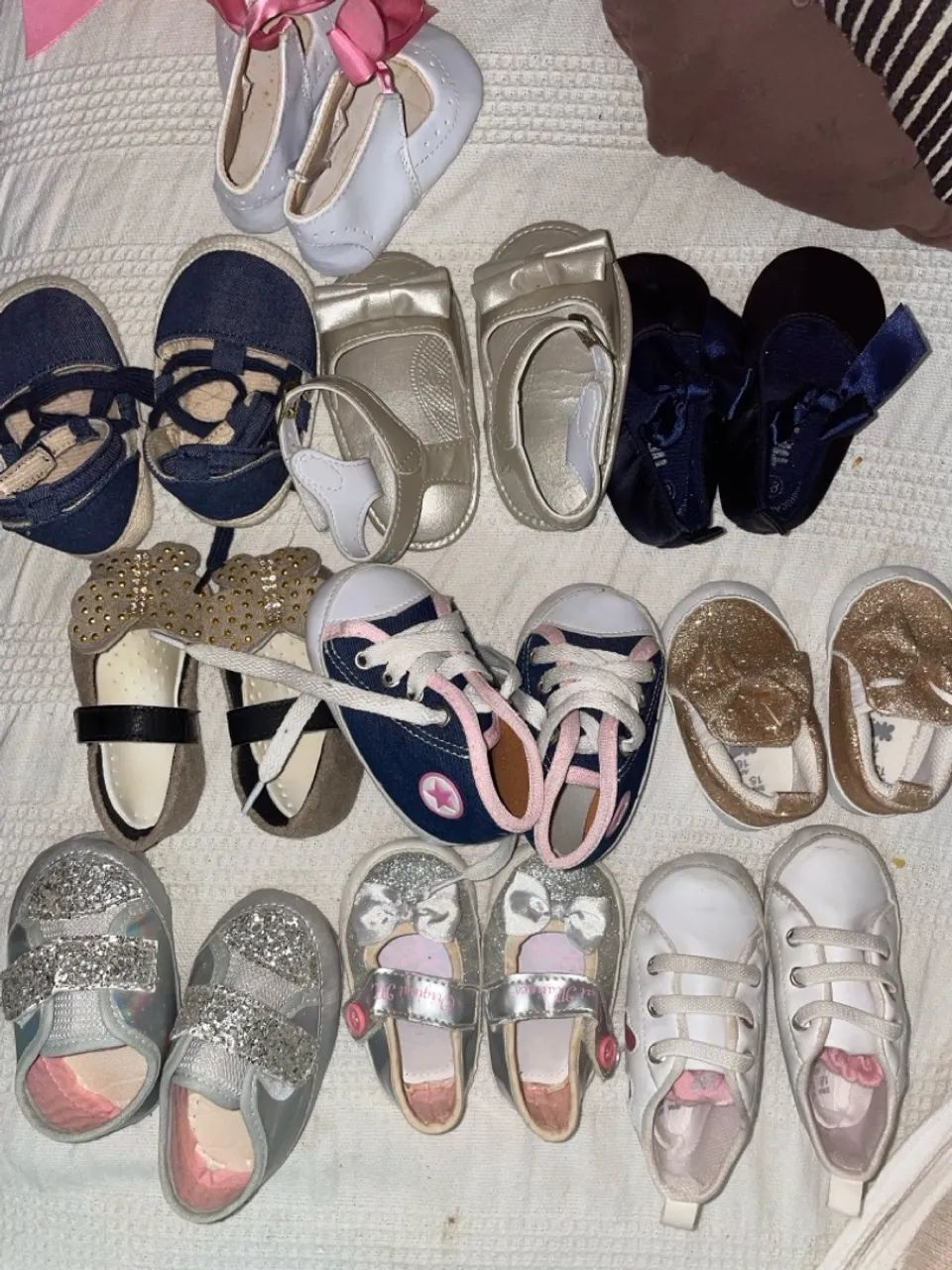 10 pares de sapatinho pra bebê menina.