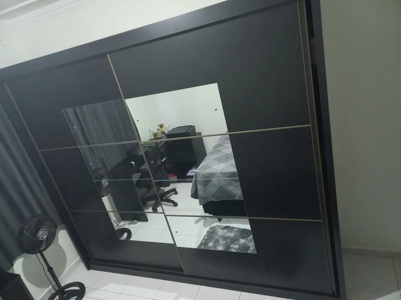 Guarda-Roupa Casal com Espelho e Porta de Correr