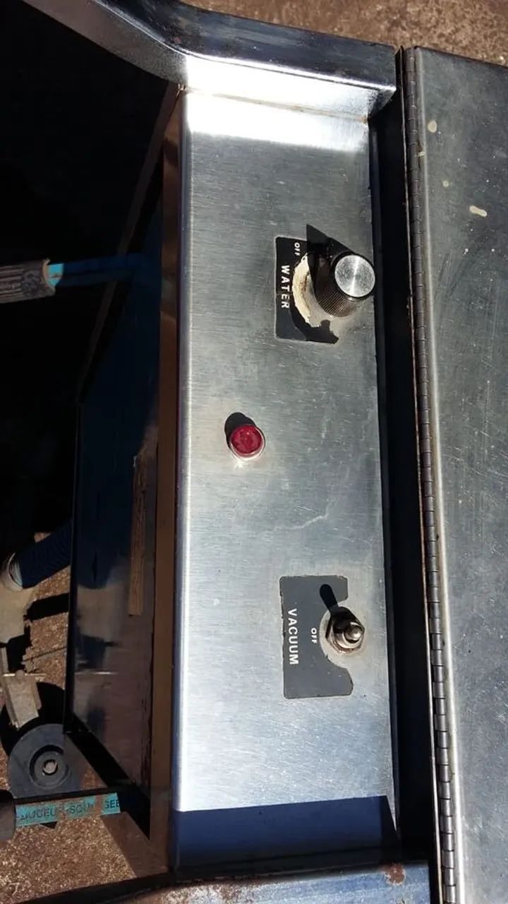 Lavadora de pisos Electrolux funcionando precisa de revisão básica  - Foto 2