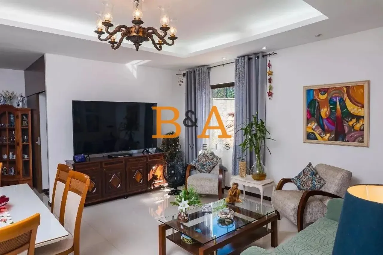 Casa à venda com 173m², 4 quartos e 1 vaga em Niterói