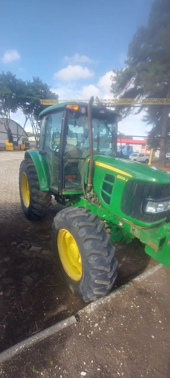 trator agricola cabinado marca john deere modelo 6100j ano 2022  - Foto 2