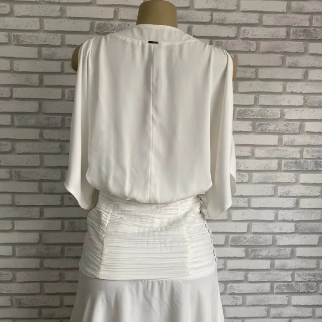 Vestido Branco Canal Com Recortes Tamanho P - Foto 2