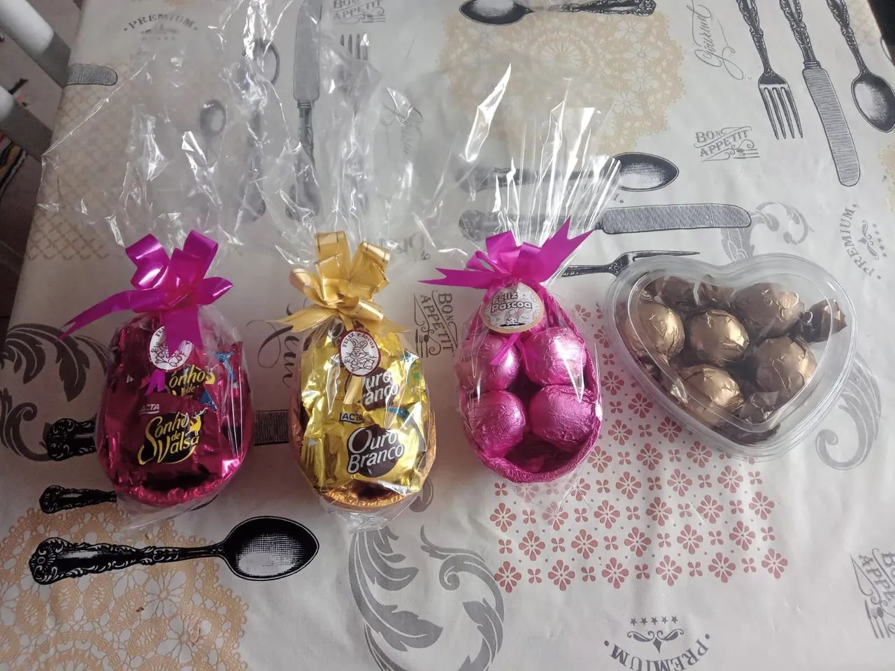 Ovos de Páscoa com Chocolates Sortidos - Ideal para Presentear!