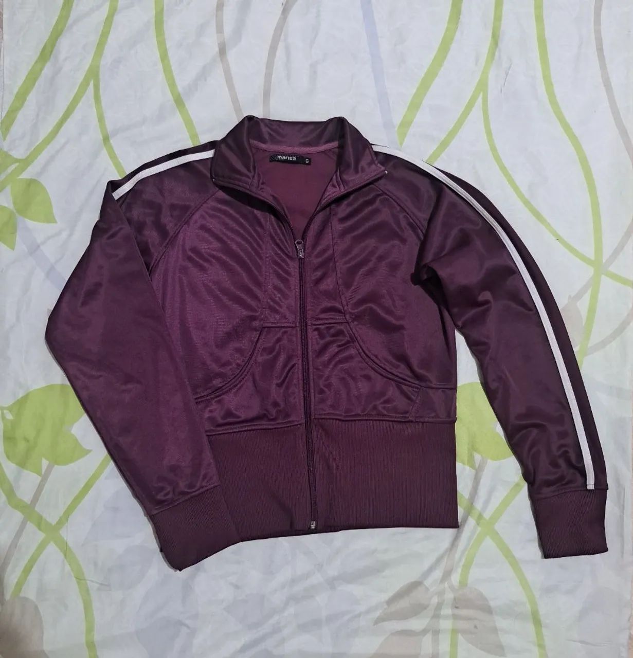 Blusa roxa com detalhes brancos - Foto 3