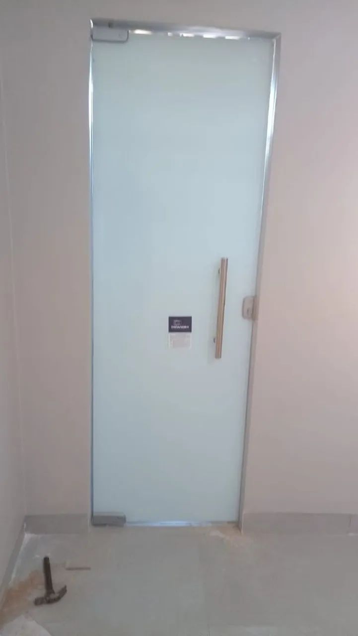 Porta de Vidro Temperado com película para banheiro 