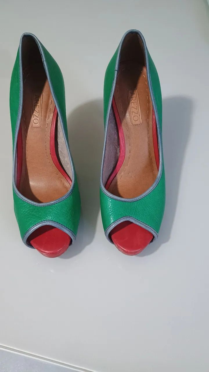 35 - Sapato (peep toe) Arezzo Verde e laranja 