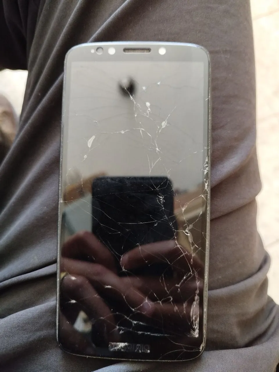 Celular Motorola, não tem carregador