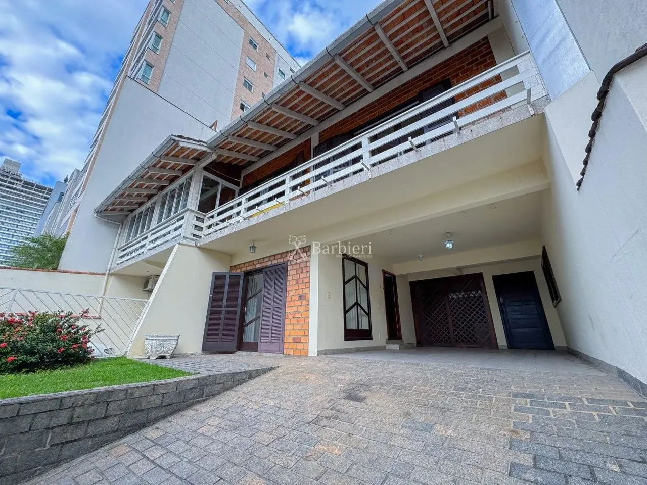 Casa com 4 quartos sendo 1 suíte para locação no bairro Velha em Blumenau/SC