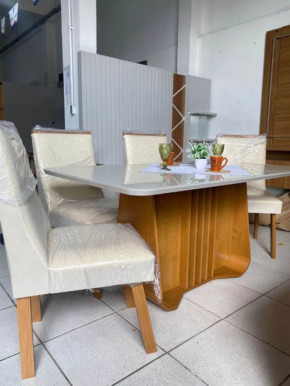 Mesa de jantar com 6 lugares a pronta entrega 
