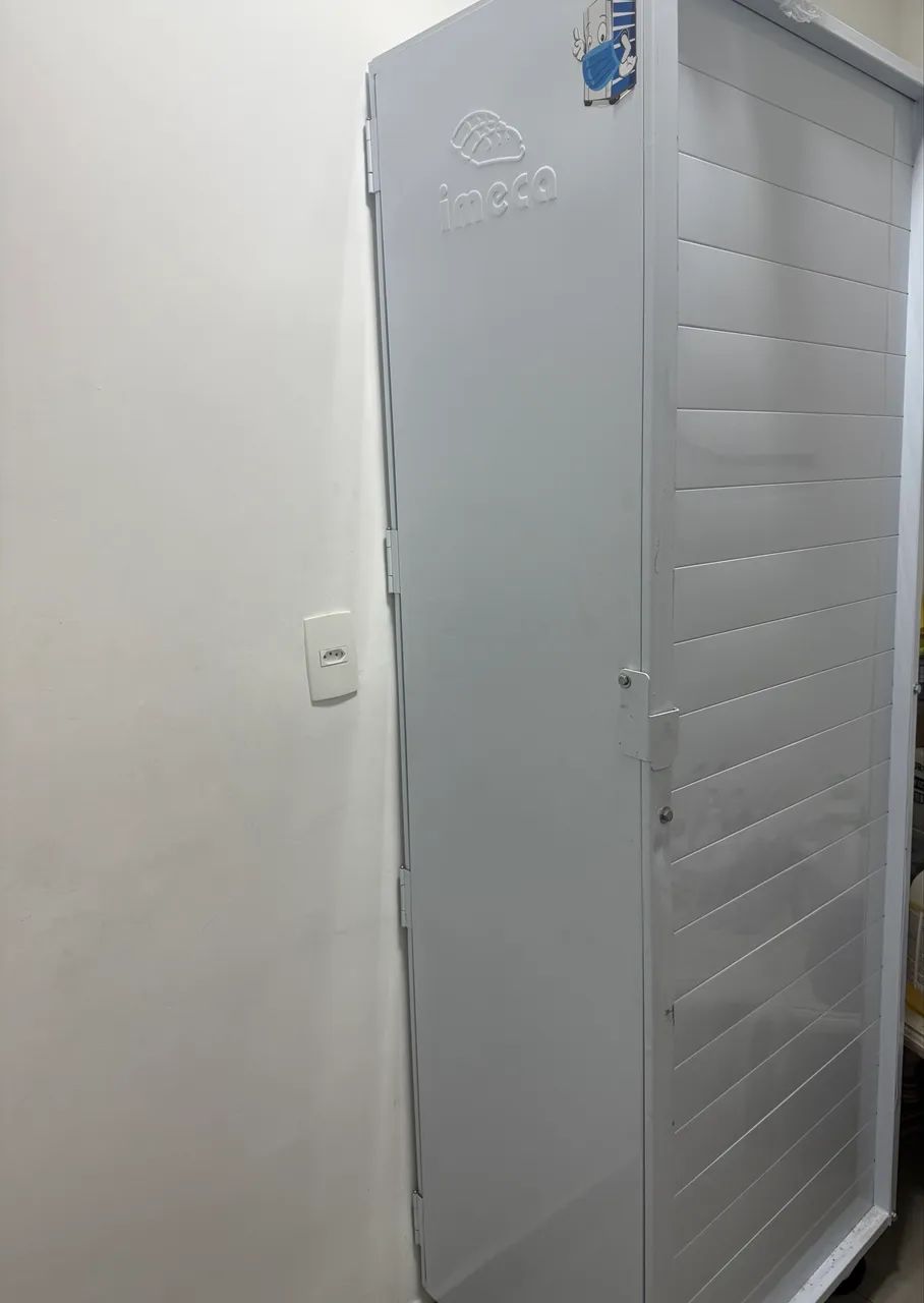 Câmara com 10 assadeiras