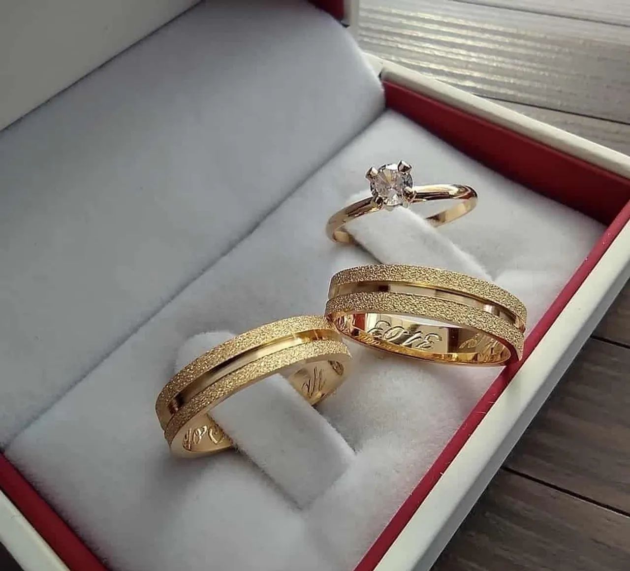 Aliança de Casamento e Noivado banhada ouro  - Foto 2