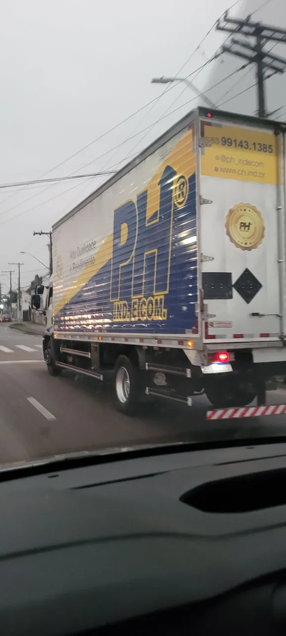 Cargo 1723 2013 com ar