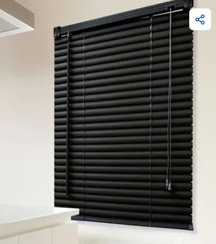 Persiana PVC preta 1,20 x 1,30
