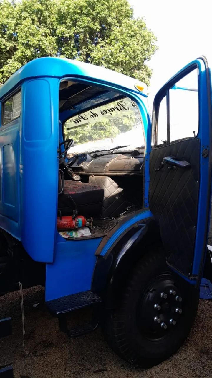 Vende-se Caminhão Baú , aceita Troca por Casa ou chácara - Foto 2