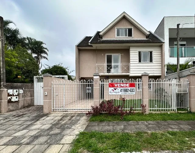 Excelente Sobrado Semi Mobiliado em Santa Felicidade - Amplo Espaço e Confortável!